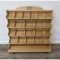A4101150 01  Houten retro display voor speeleten Tangara kinderopvang kinderdagverblijf inrichting